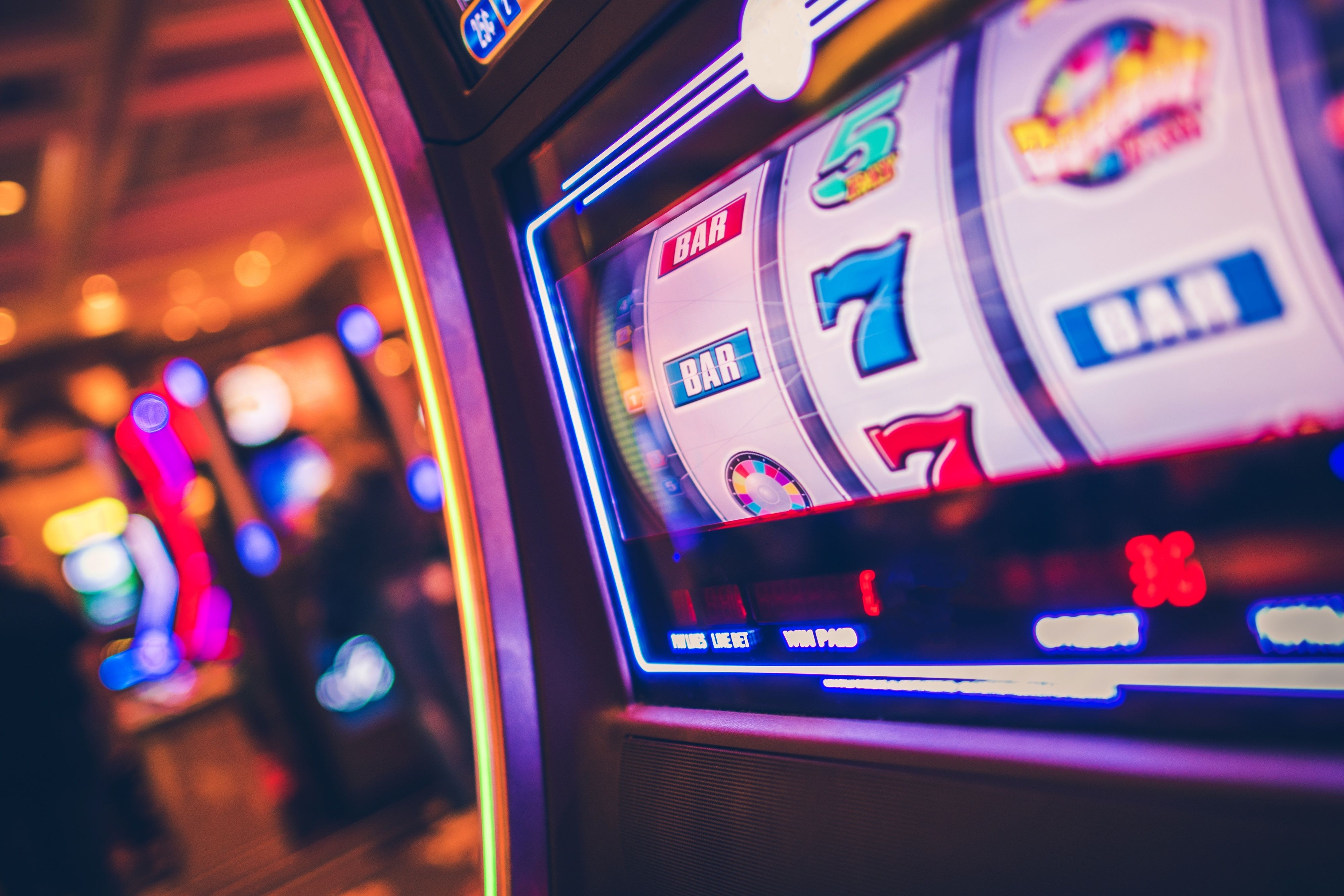 kampung slot platform interface showing Liga 1 sportsbook, live-dealer tables, and payment method options
